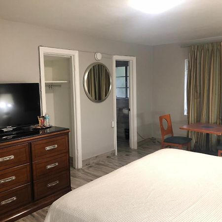 Bay Breeze Inn Bradenton Buitenkant foto
