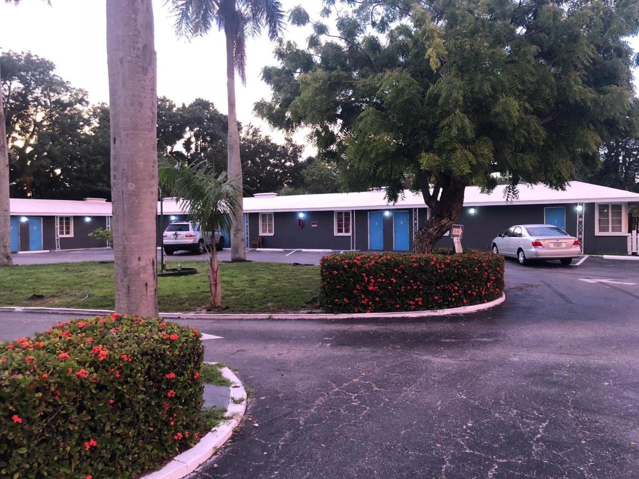Bay Breeze Inn Bradenton Buitenkant foto