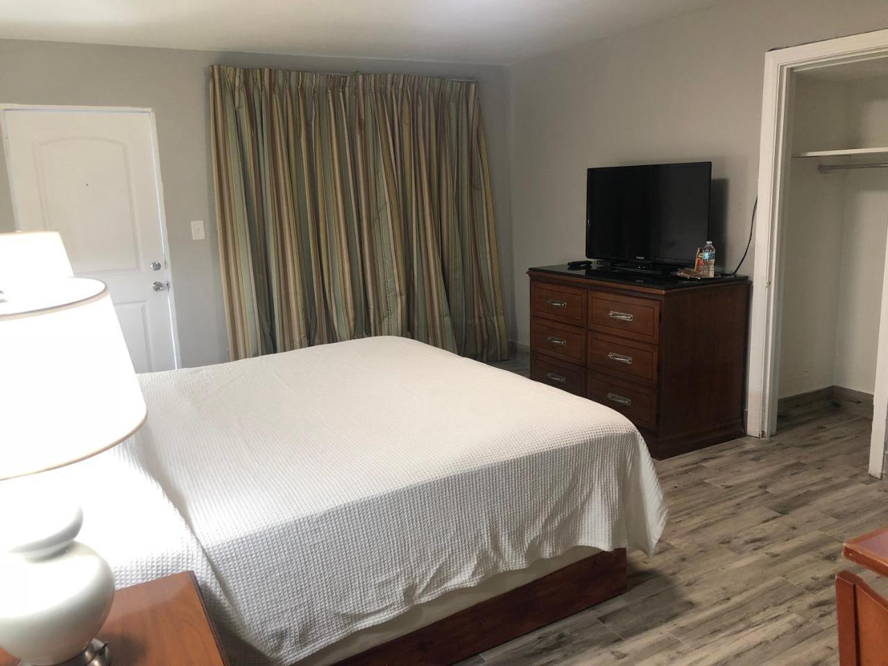 Bay Breeze Inn Bradenton Buitenkant foto
