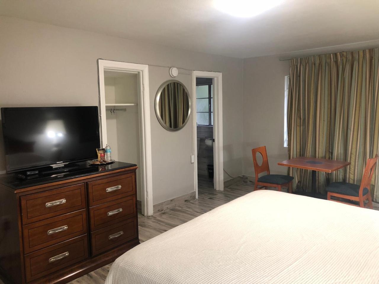 Bay Breeze Inn Bradenton Buitenkant foto